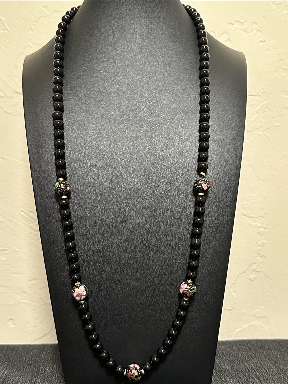 China Export Polished Black Onyx & Floral Cloisonné Enamel Vintage Necklace